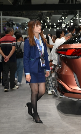 2306-1311=72√深蓝色职工黑丝