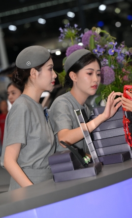 2306-2680=52√四个小仙女，喜欢哪个呢？