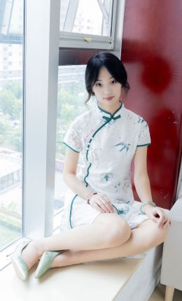 【物恋传媒】2515期：南南-旗袍、高跟鞋、薄肉丝（脚尖透明款）