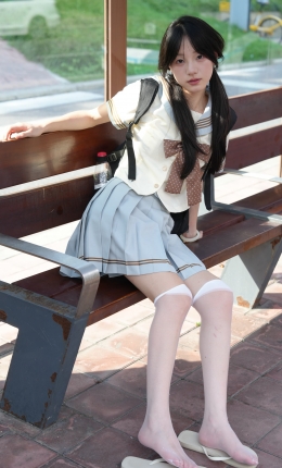 【青柠摄影】048期：阿慌-JK套装、极透黑白丝袜（透明脚尖）、裸足