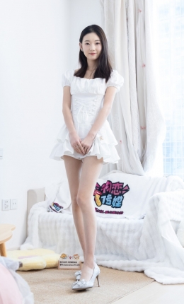 【物恋传媒】2671期：沉香-高跟鞋、白棉袜、裸足