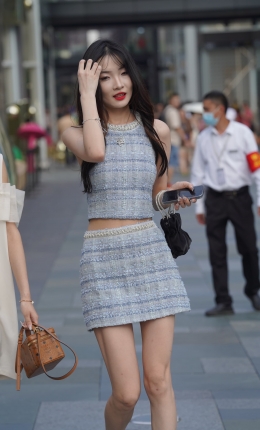 2306-2021=105√漂亮美腿小姐姐