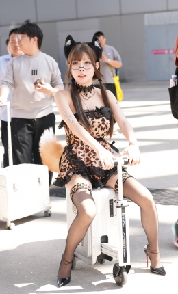 2306-1702=70√小尾巴黑丝