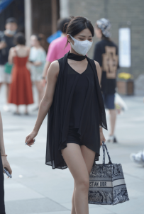 2210-317=迷人的微笑-77P/0.74GB.