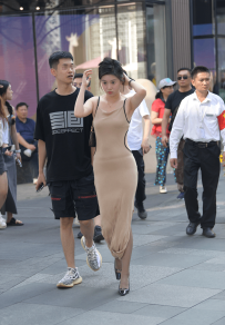 2306-352=米色裙灰丝高跟美女-69P+视频/2.17GB.