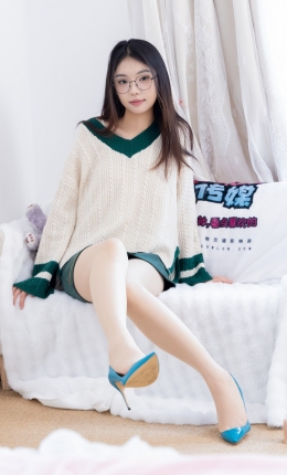 【物恋传媒】2635期：青提-三双高跟凉鞋、薄肉丝（脚尖透明款）、裸足