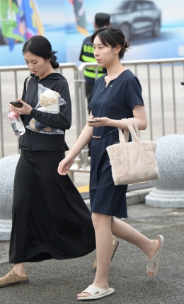 2306-1546=75√丝袜拖鞋小妹