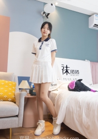 [袜啵啵] 096期：小甜豆-板鞋 白棉袜 油亮肉丝 [145P/1V/5.30GB]