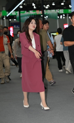 2306-1353=45√韵味丝袜轻熟女