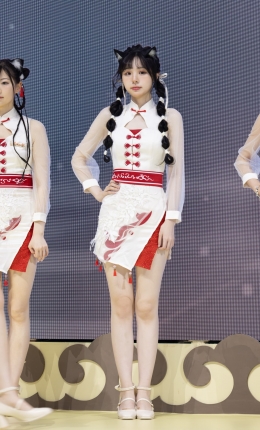 2306-1629=138√白皙腿精车模小排骨CJ舞台走秀篇