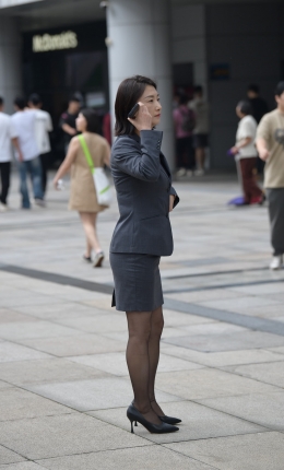 2306-651=100√黑丝高级工装职员