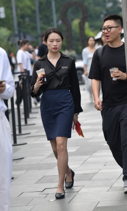 2306-1618=28√职员与顾客