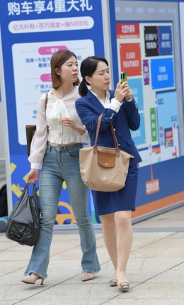 2306-1537=58√丝袜职工