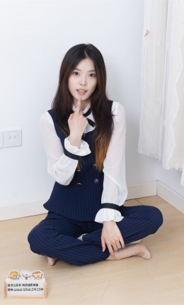 【物恋传媒】2829期：茯苓-皮鞋、三双高跟鞋、短肉丝（脚尖加固款）、ol制服
