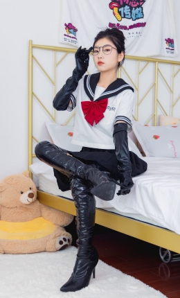 【物恋传媒】2557期：米米-高跟长靴、薄白丝（脚尖加固款）、jk制服、皮手套