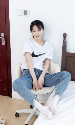 【物恋传媒】2878期：菜菜-运动鞋、厚白丝、牛仔裤裤里丝