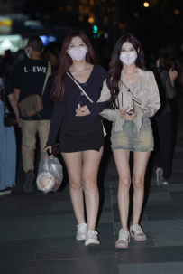 2210-680=牛仔短裙小姐姐-88P+视频/1.34GB