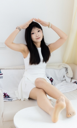 【物恋摄影】2311期：嘟嘟-高跟鞋、薄肉丝（脚尖透明款）、气垫梳老头乐挠脚剧情