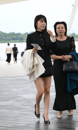 2306-966=83√美腿小姐姐