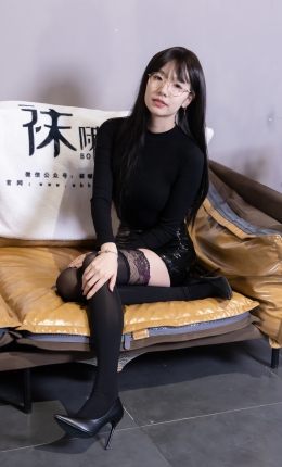 【袜啵啵】585期：小甜豆-高跟鞋、大腿黑丝、踩面包剧情