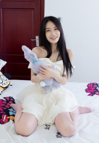 【物恋】2123期：菜菜-高跟鞋、油亮粉色丝、丝袜脚玩苹果剧情