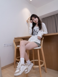 [甜予] 050期：璇璇-板鞋、白棉袜、裸足、泡脚剪指甲剧情