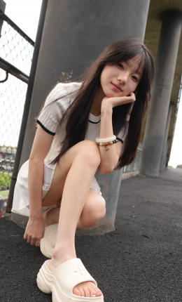 【青柠摄影】083期：阿慌-白短裙装、亮钻指甲油素材、白袜、裸足