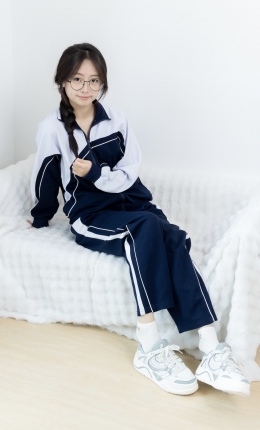 【物恋传媒】2791期：萌萌-板鞋、白棉袜(中筒)、薄肉丝(脚尖加固款)、校服裤里丝