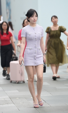 2306-726=108√白皙美腿美足小姐姐～