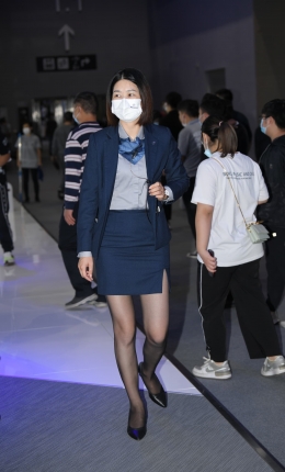 2306-1604=96√藏蓝色职工黑丝销售员