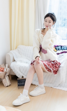 【物恋传媒】2595期：水蜜桃-板鞋、白棉袜、裸足