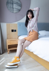 [袜啵啵] 008期：涵涵-帆布鞋.白色短棉袜.肉丝 [139P/1V/3.94G]