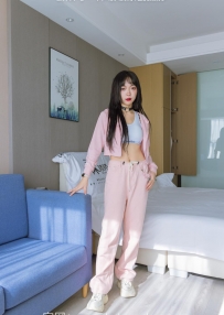 [袜啵啵] 141期：周周-运动鞋 白棉袜 裸足 [140P/1V/5.57GB]