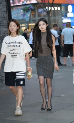 2306-1898=45√黑丝美腿女盆友