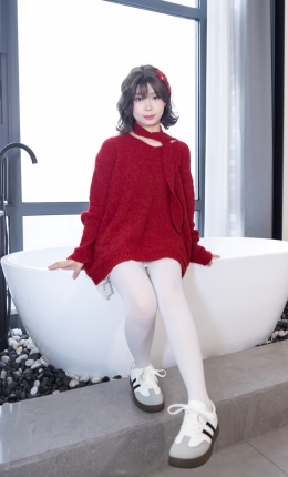 【丝恋摄影】010期：泡芙-红色毛衣、小白裙、厚白丝袜、白色板鞋