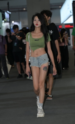 2306-1086=95√好身材，热裤女生