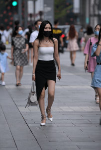 2210-452=吊带裹胸黑裙小姐姐-82P/2.38GB