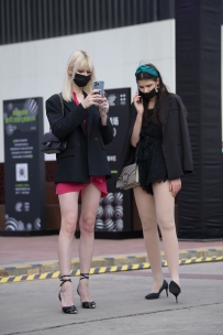 JP2306-323=抓拍大长腿洋妞组合~-111P/2.50GB.