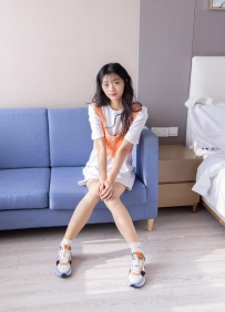 [袜啵啵] 062期：涵涵-运动鞋 白棉袜 厚肉丝 [159P/1V/6.88G]