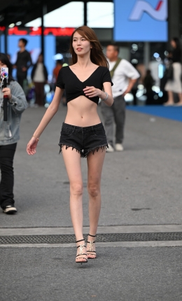 2306-1438=48√骨感大长腿小姐姐