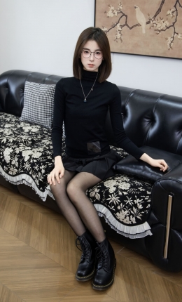 【足愉心摄影】第110期：模特小瑶（搭配：黑色短靴、黑色丝袜）