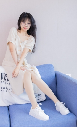 【袜啵啵】483期：奶油-板鞋、白船袜厚肉丝叠穿、厚肉丝、瑜伽动作、踩葡萄剧情