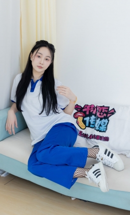 【物恋传媒】2241期：美兔-板鞋、黑网袜、校服裤里丝