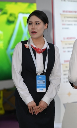 2306-2254=74√白衬衫马甲肉丝职员好看