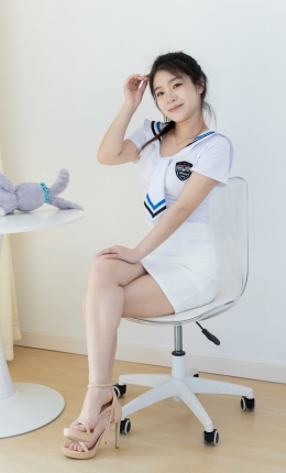 【物恋传媒】2440期：闪闪-高跟凉鞋、薄白丝（脚尖加固款）