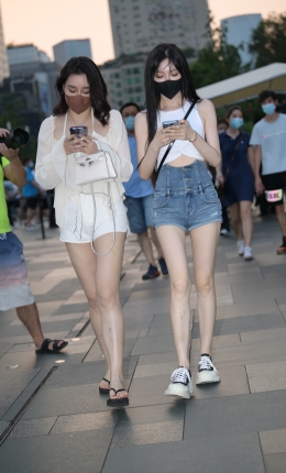 2306-1941=126√小清新风高腰热裤小姐姐