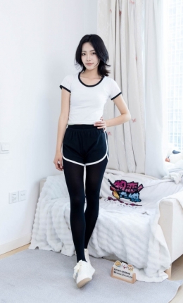 【物恋传媒】2777期：小爱-运动鞋、厚黑丝、体操服、以脸足同框为主