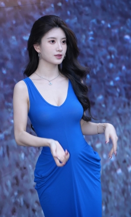 2306-2171=32√魅力蓝裙女神