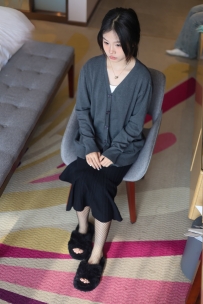 【御足摄影】003期：毛毛鞋网袜  [77张+13分钟]