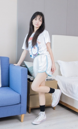 【袜啵啵】046期：甜甜圈-高帮和低帮匡威帆布鞋、板鞋、白黑棉袜、裸足